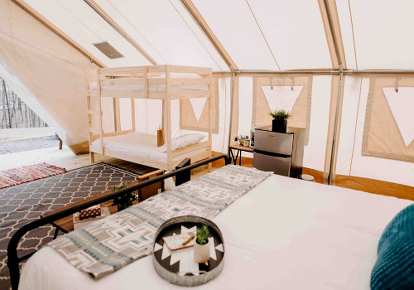 1 bedroom, desk, WiFi, bed sheets