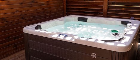 Bain à remous extérieur