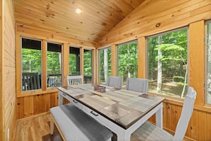 Dining - Cozy Cottage w Fireplace, FirePit & Resort Access (Hedgesville)