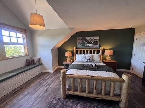 Queen Bdrm | Private Bthrm | Balcony | Bragg Creek