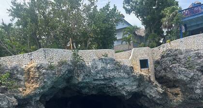 Beachfront Villa • Saltwater Pool • Seven Mile Beach, Negril