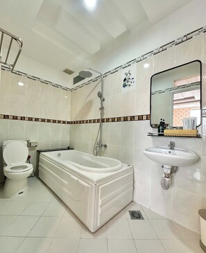 Family Room, 2 Queen Beds, Air conditioning, City View | Bathroom - Phú Gia Hotel (Thanh Pho Ho Chi Minh)