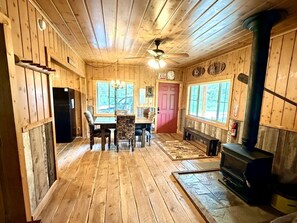 Dining - Mountain Cabin Near Yellowstone with Scenic Views, West Yellowstone, Montana (West Yellowstone)