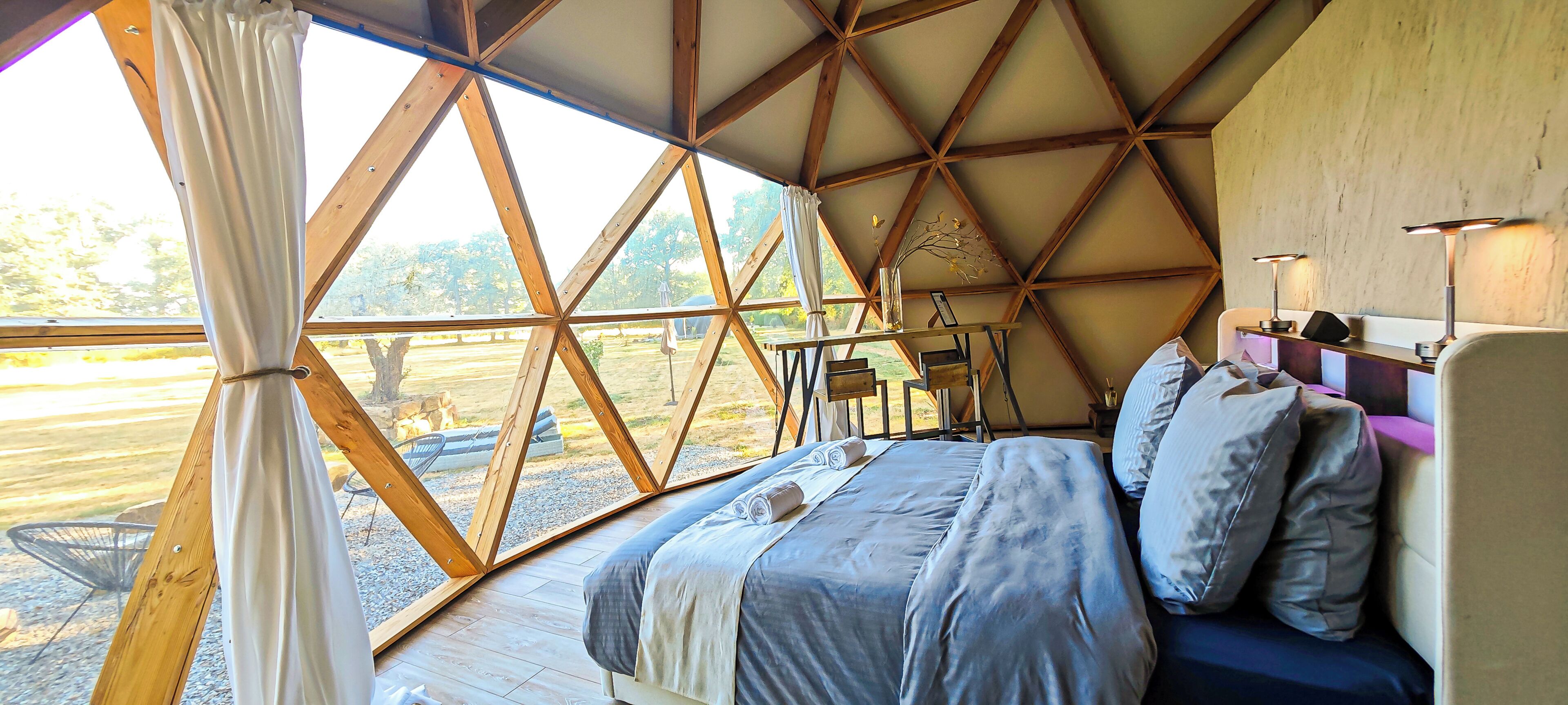 1 slaapkamer, een bureau, wifi, beddengoed