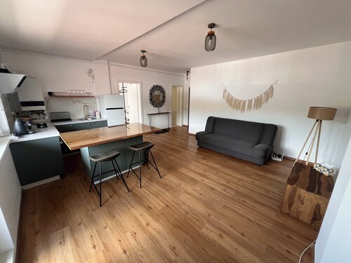 Bright Loft Apartment for the Modern Minimalist with A/C, Internet, and Parking
