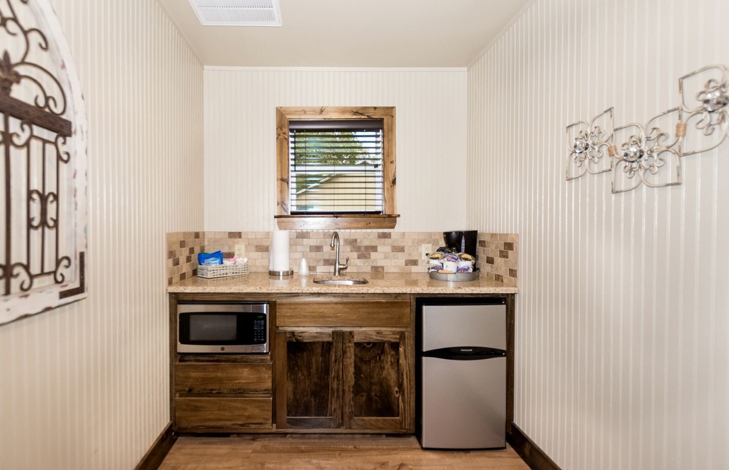 Coffee/tea maker, fridge, microwave, toaster