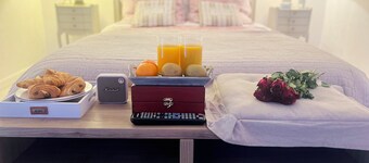 Unique loft near Paris • Sleeps 25 • Giant Screen • Full privatization