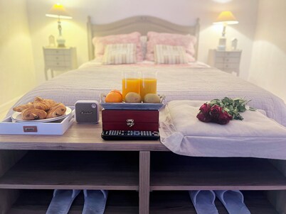 Unique loft near Paris • Sleeps 25 • Giant Screen • Full privatization