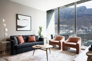 Smart TV - Mountain Views with Rooftop Pool and Gym (Santa Catarina)