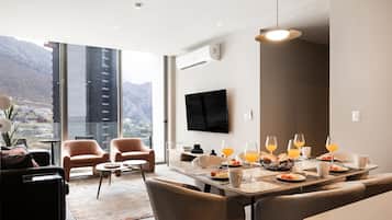 Departamento, 3 habitaciones, 2 baños, vista a la montaña | Comedor