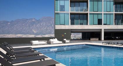 Mountain Views with Rooftop Pool and Gym