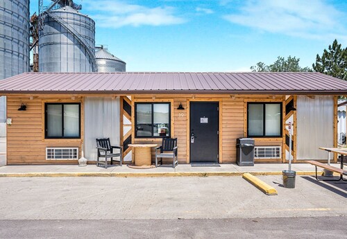 Renovated Family-Friendly Cabin with Dog-Friendly Amenities Near Wall Drug – Wall, South Dakota