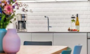 Dining - Modern & Accessible Apartment in the Heart of Berlin (Berlin)