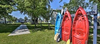 Lakefront Cottage with Fire Pit, Beach & Pet Friendly in Houghton Lake, Michigan