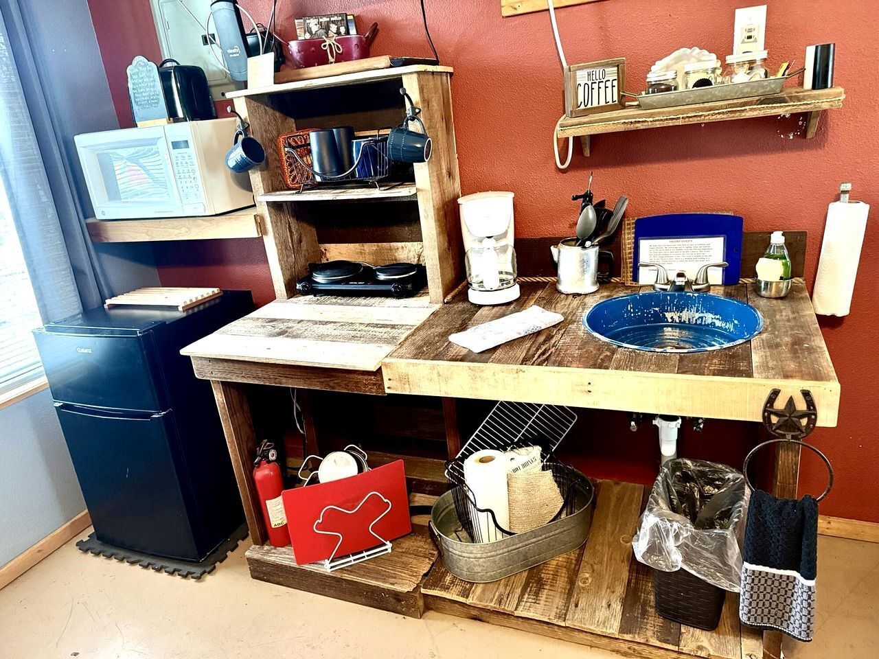 Coffee/tea maker, fridge, microwave, toaster