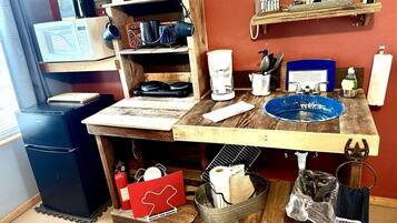 Coffee/tea maker, fridge, microwave, toaster