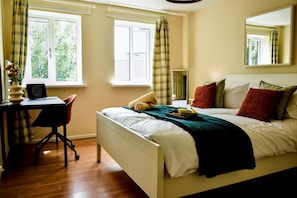 Room - Stylish Apt·Canals·Free Parking·Sleeps 6 (Birmingham)