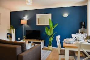Living area - Stylish Apt·Canals·Free Parking·Sleeps 6 (Birmingham)