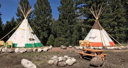 Cozy Native American Tipi with Resort Amenities near Boulder, Montana