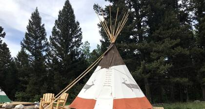 Cozy Native American Tipi with Resort Amenities near Boulder, Montana