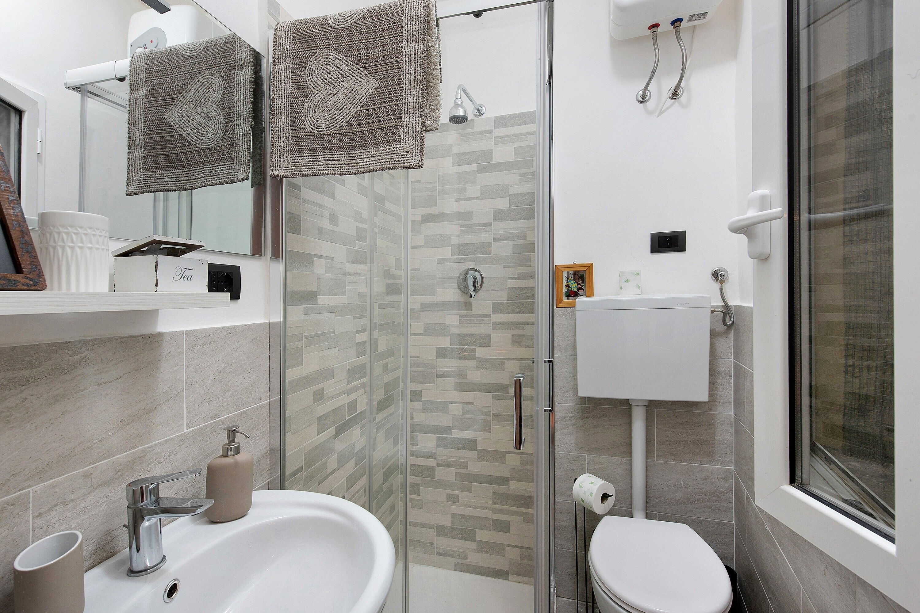Shower, towels