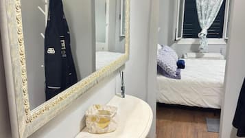 WiFi, bed sheets