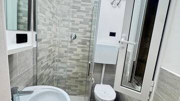 Shower, towels