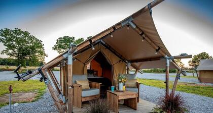 Breathtaking Tented Cabin with Gorgeous Sights in Cassville, Missouri