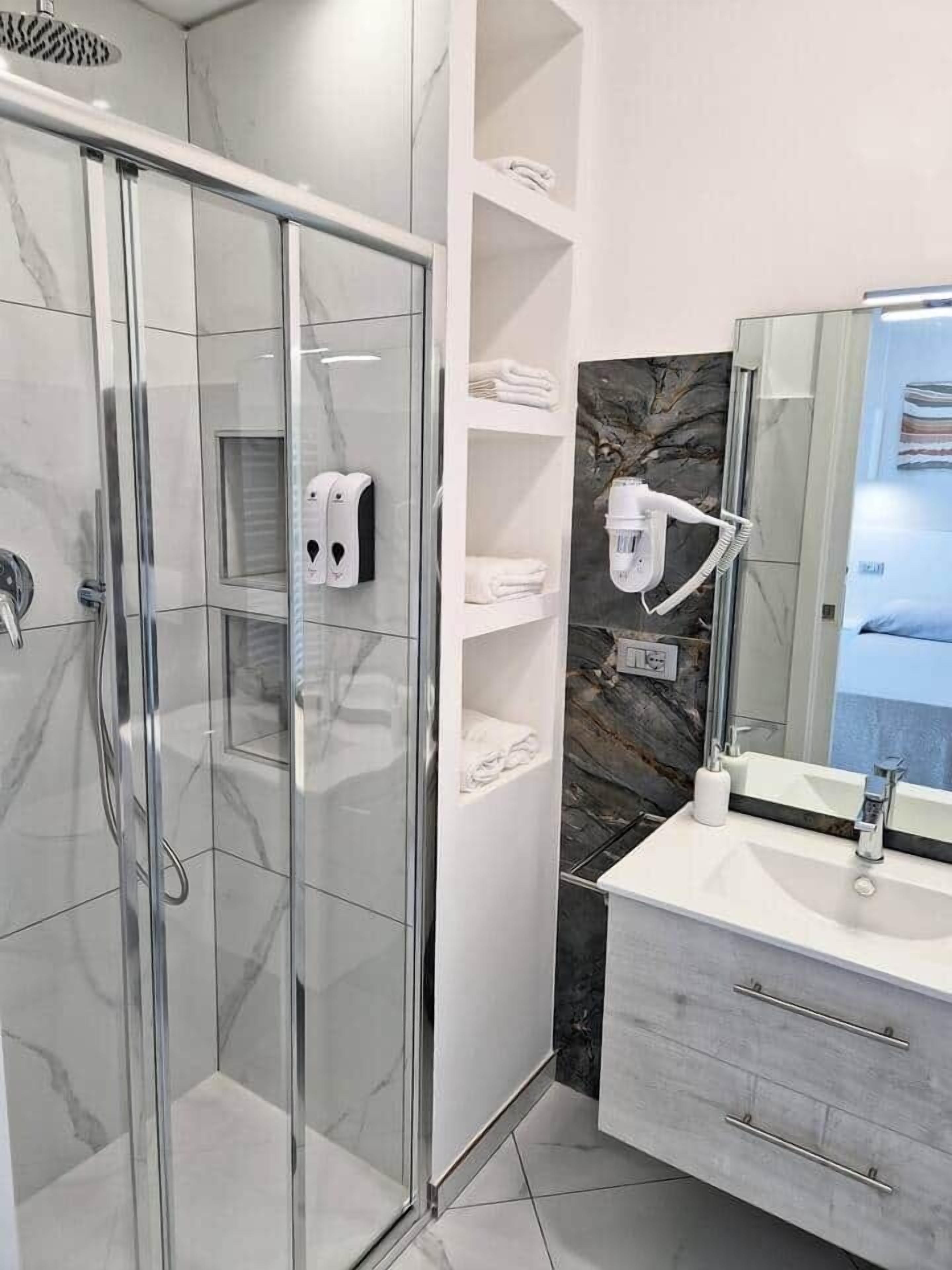 Shower, hair dryer, towels