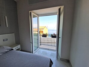 1 bedroom, in-room safe, iron/ironing board, WiFi - Modern and Cozy Guest House Near the Historic Center (Room No. 2) (Pizzo)