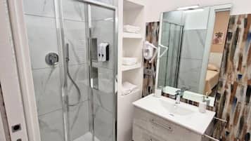 Shower, hair dryer, bidet, towels