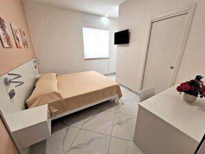 1 chambre, coffres-forts dans les chambres, fer et planche à repasser