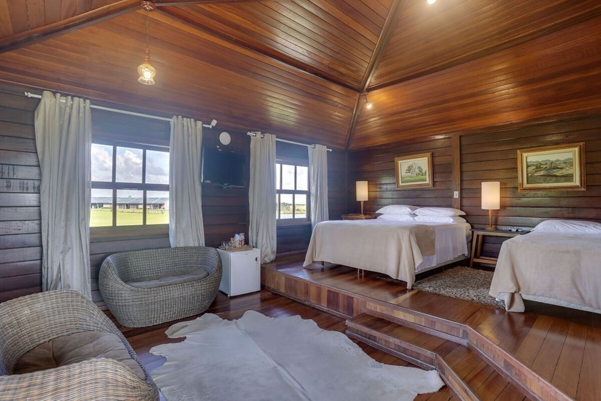 Chalet básico, vistas al lago | Espacio para trabajar con un portátil y tabla de planchar con plancha
