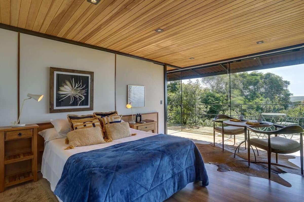 Bungalow de lujo, vista a la montaña | Espacio para trabajar con laptop y tabla de planchar con plancha 