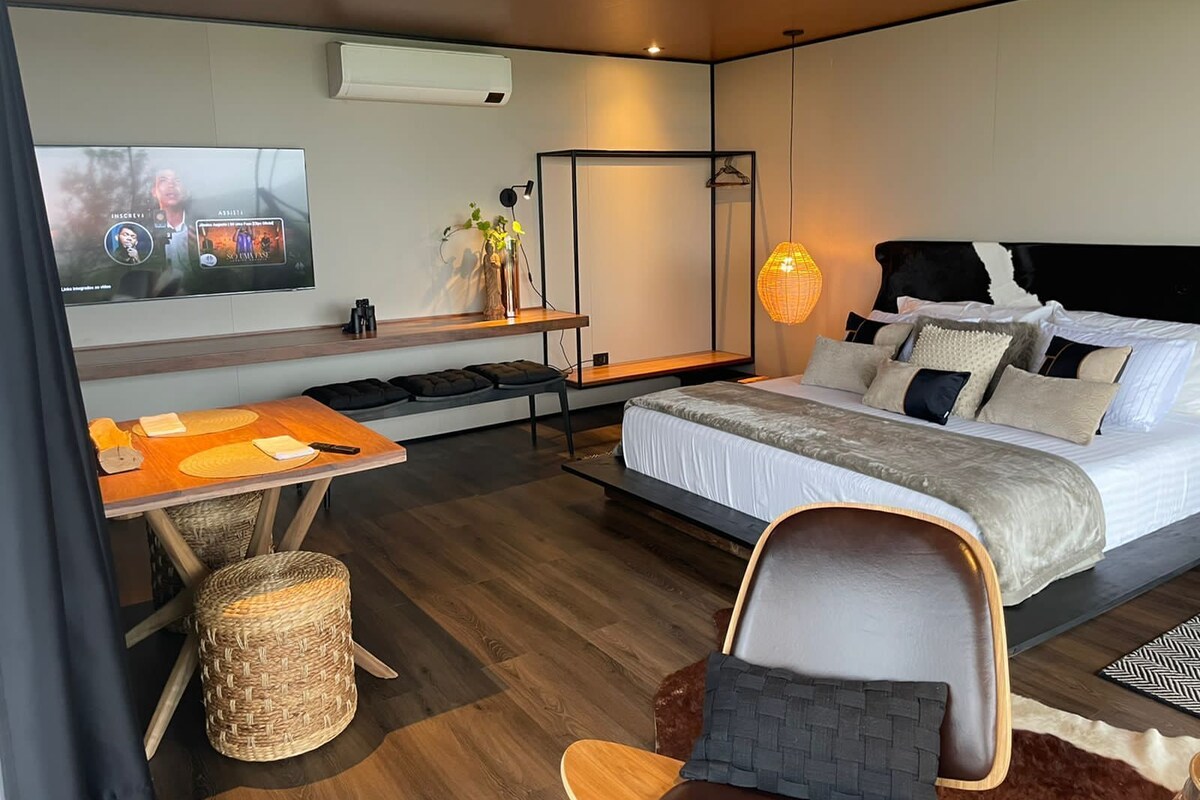 Bungalow – superior, fjellutsikt | Skrivebord for bærbar PC, strykejern/-brett og wi-fi (inkludert)
