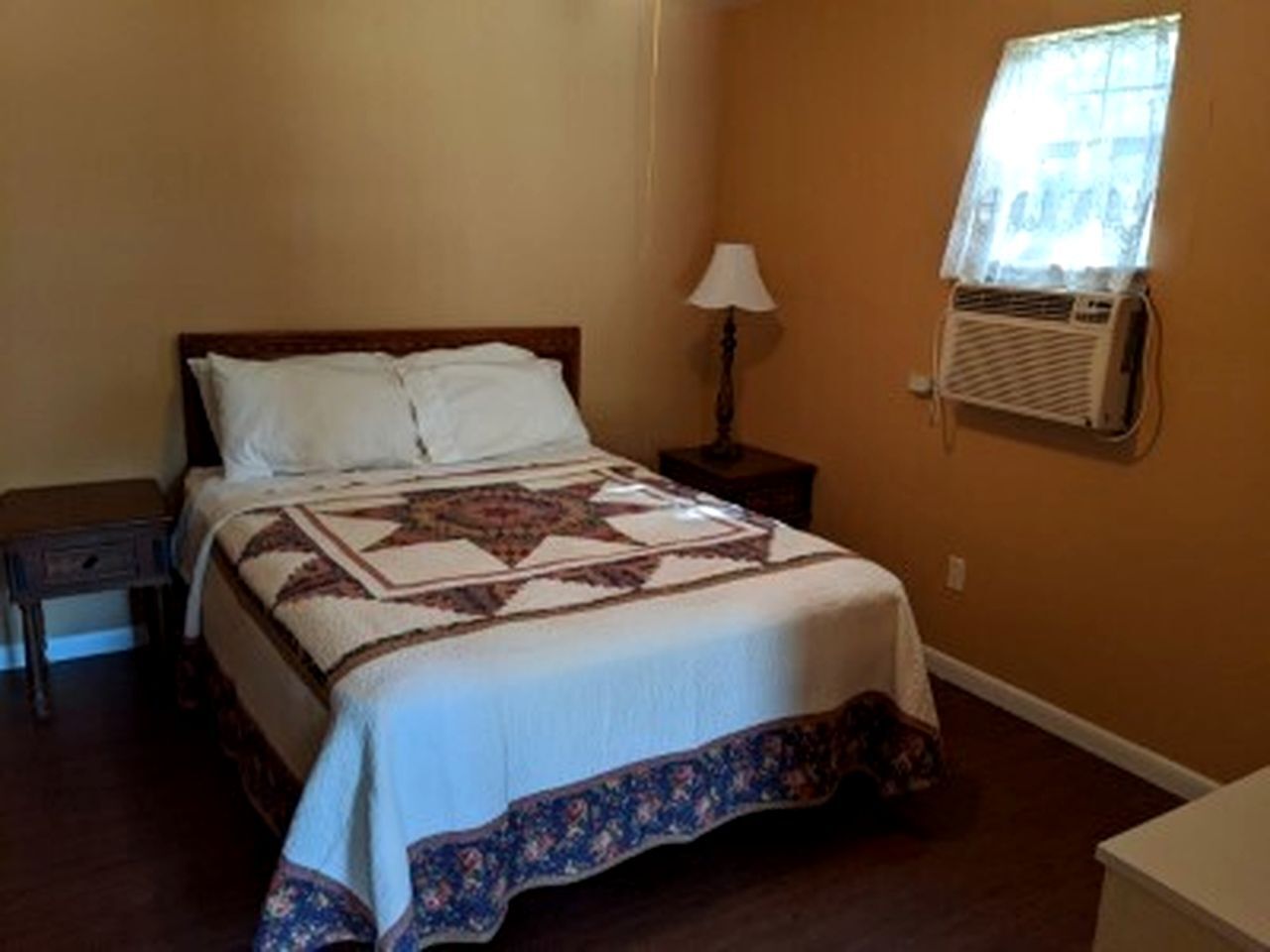 1 bedroom, desk, WiFi, bed sheets