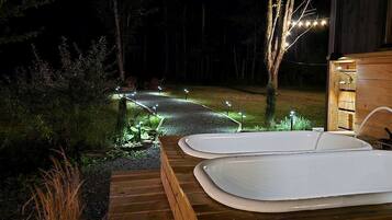 Outdoor spa tub