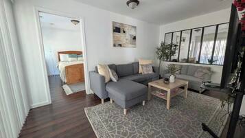 2 bedrooms, iron/ironing board, free WiFi, bed sheets