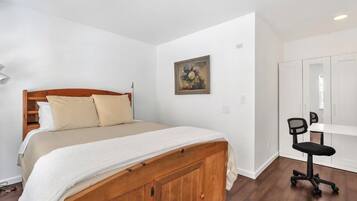 2 bedrooms, iron/ironing board, free WiFi, bed sheets