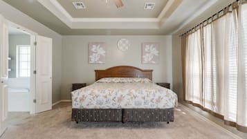4 bedrooms, desk, free WiFi, bed sheets