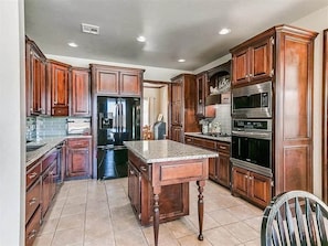 Coffee/tea maker, fridge, microwave, oven