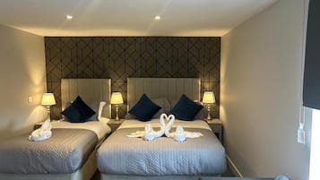 Family Studio | In-room safe, iron/ironing board, free WiFi