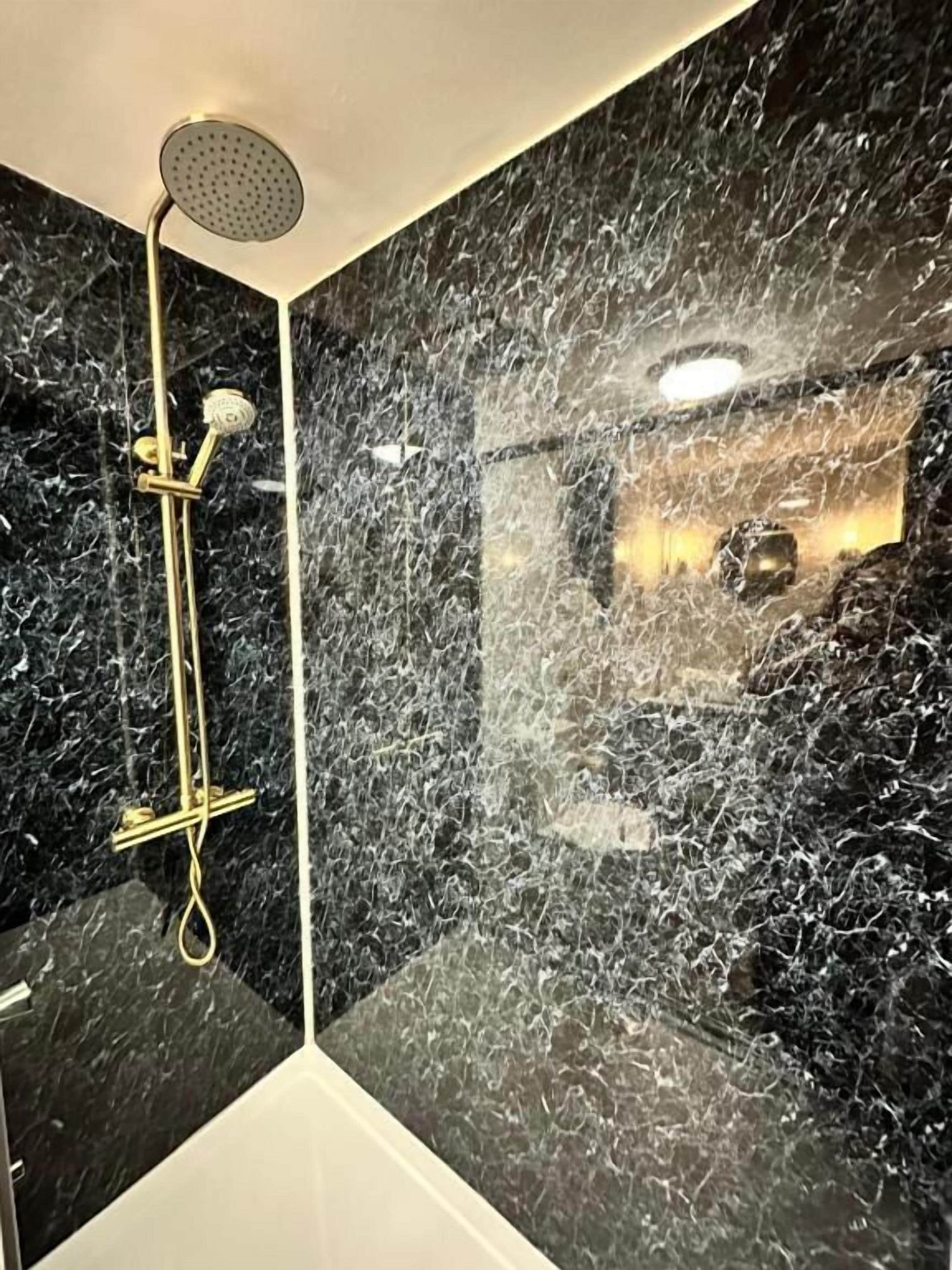 Deluxe Double Room | Bathroom