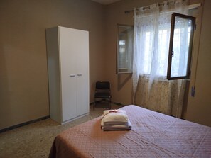 3 bedrooms, iron/ironing board, WiFi, bed sheets - The Seaside Promenade - Ladispoli (Ladispoli)