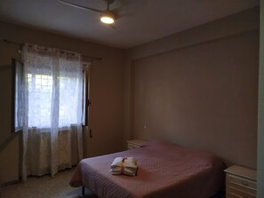 3 bedrooms, iron/ironing board, WiFi, bed sheets - The Seaside Promenade - Ladispoli (Ladispoli)