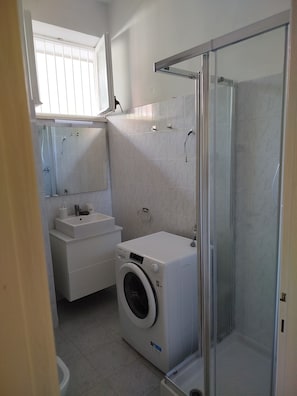 Shower, hair dryer, bidet, towels - The Seaside Promenade - Ladispoli (Ladispoli)