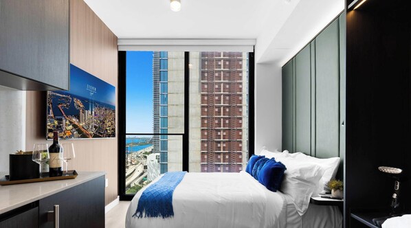 Travel cot, WiFi, bed sheets - High Design Studio Miami Pulse E11EVEN (Miami)