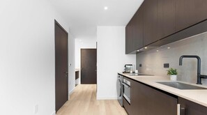 Coffee/tea maker, fridge, microwave, oven - Upscale Studio Smart Living Downtown (Miami)