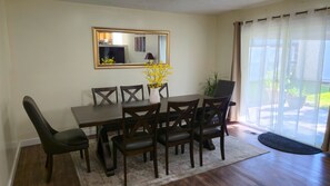 Dining - Private Getaway Cozy 4 Bedroom House Remodeled Hardwood Floor and Private Fence (Sandy)