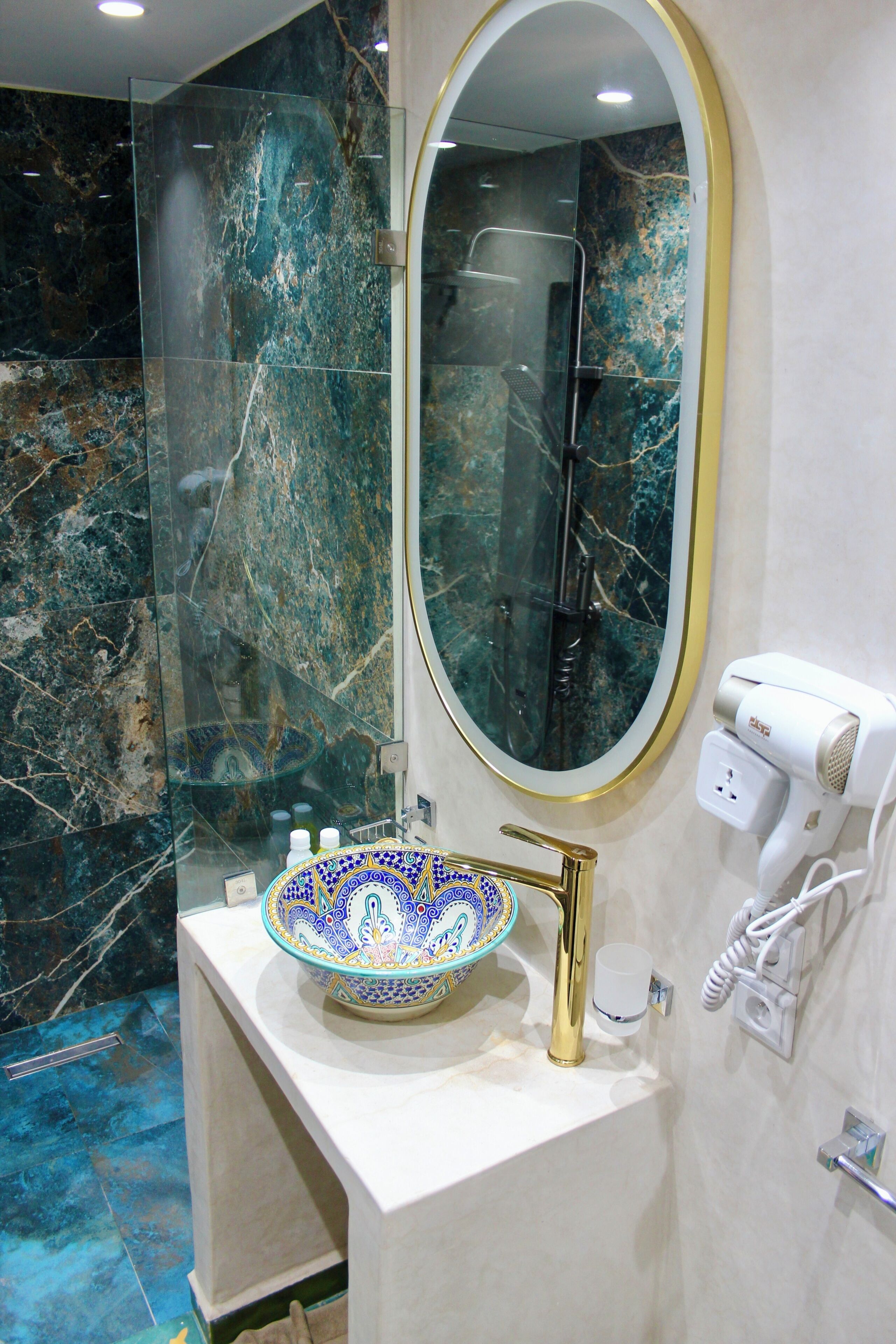 Comfort Triple Room, Courtyard View | Bathroom